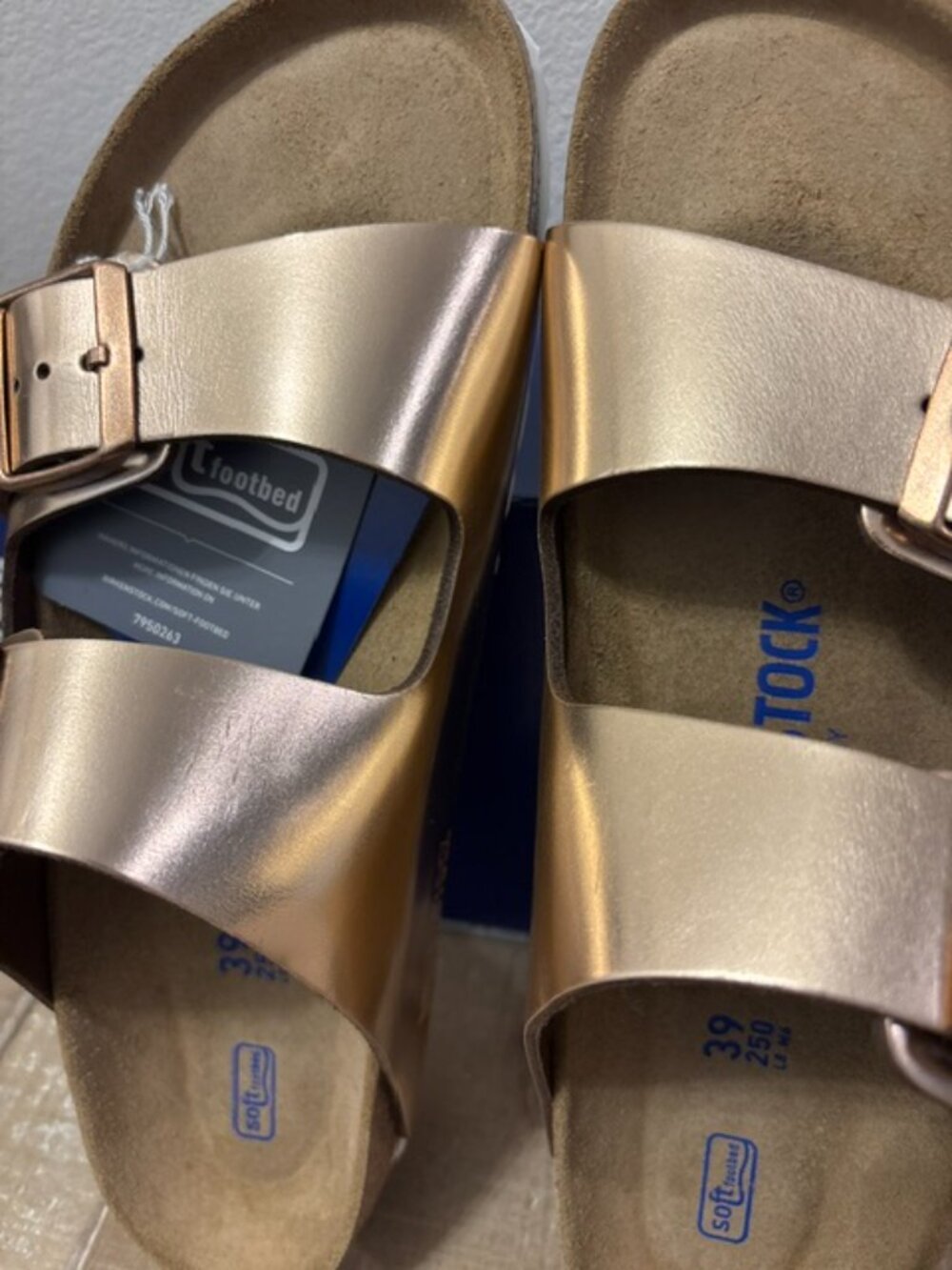 Birkenstock Arizona BS Metallic Copper Size: EU39/US8 Narrow Fit - Picture 2 of 7